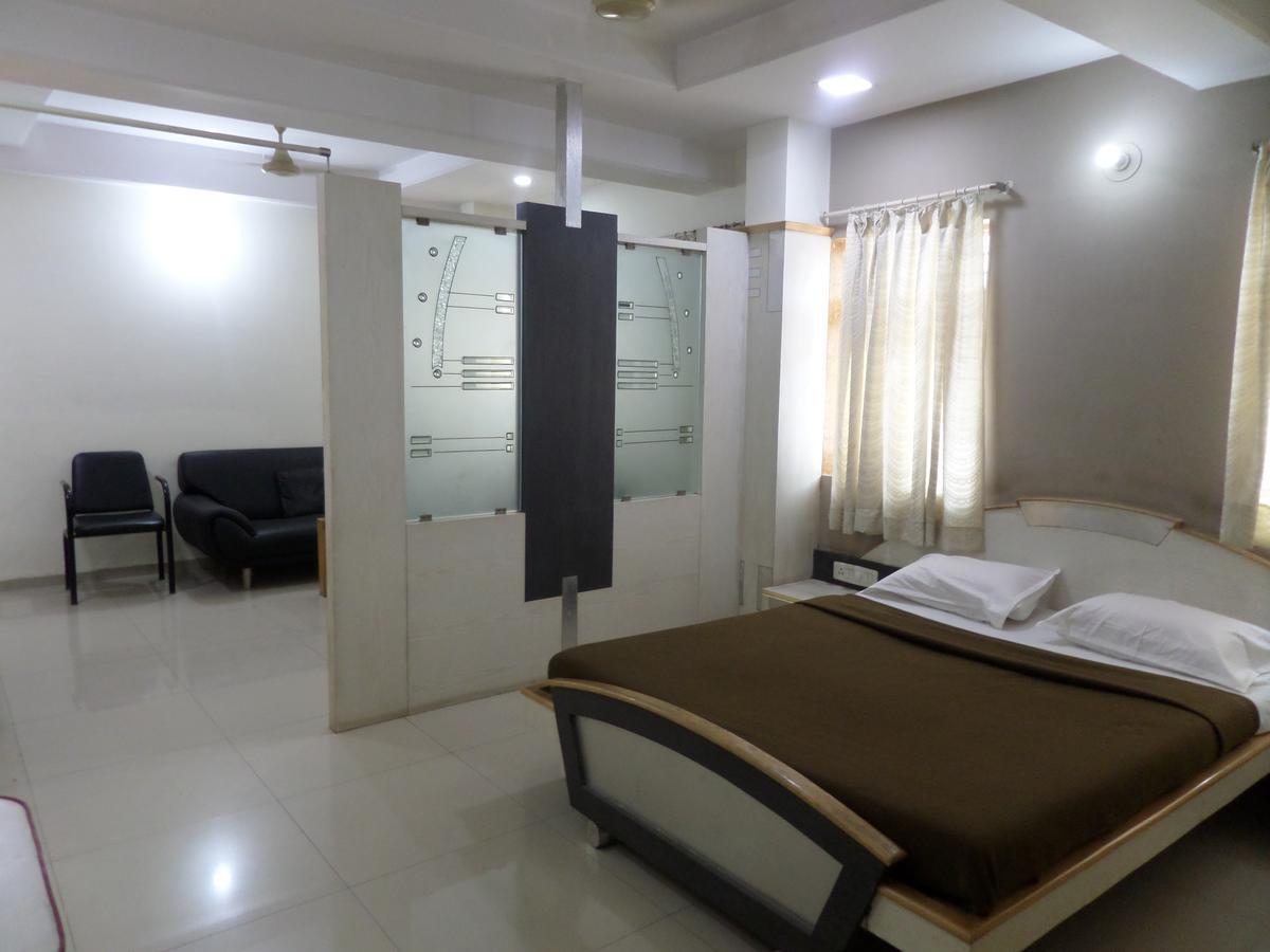 Hotel Sadanand Sāngli Exterior foto